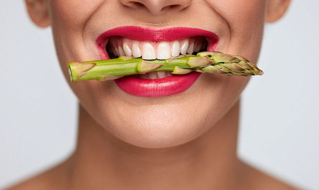 Лечение кариеса на передних зубах